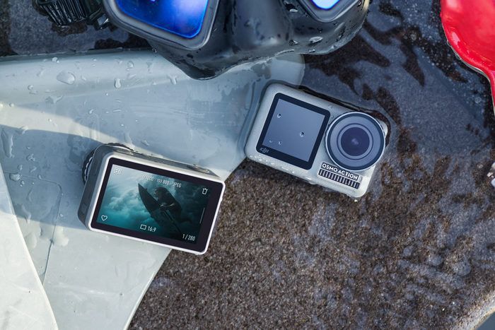 immagine di dji osmo action in spiaggia