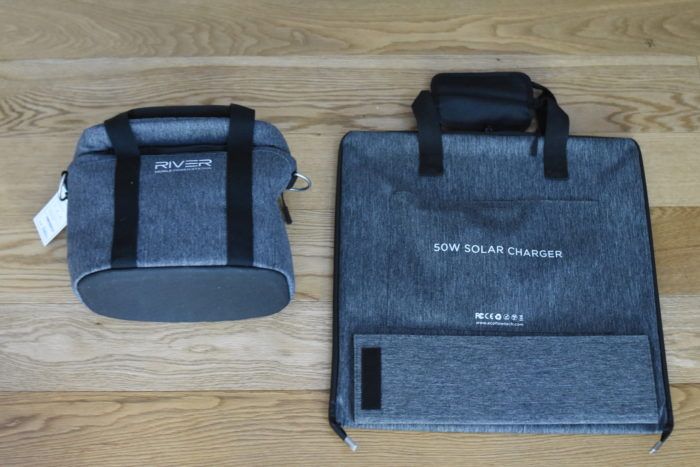 immagine di DSC 8935 borsa river e solar charger