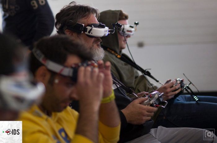 immagine di piloti droni fpv racing