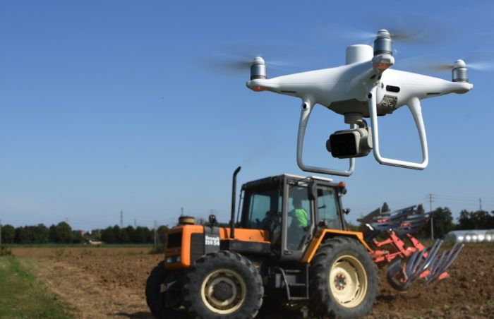 immagine di DSC 0868 drone dji p4 multispectral in volo agricoltura trattore w