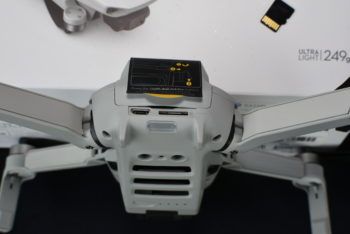 immagine di DSC 2317 slot ricarica e scheda sd