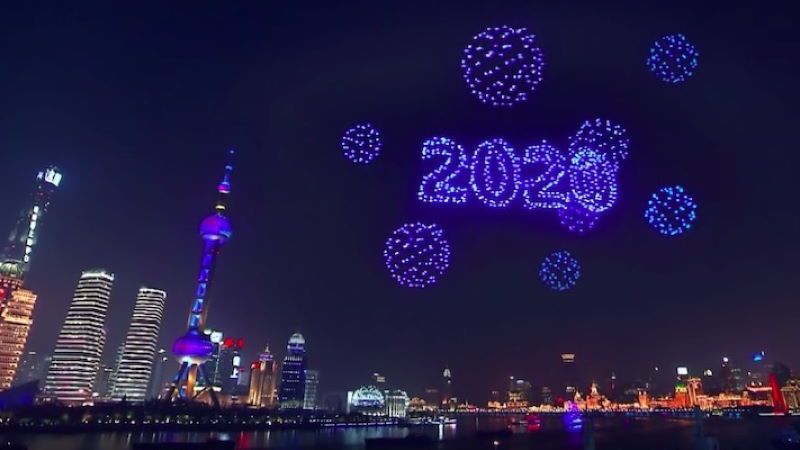 droni shanghai notte di capodanno