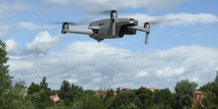 immagine di mavic air in volo DSC 4560