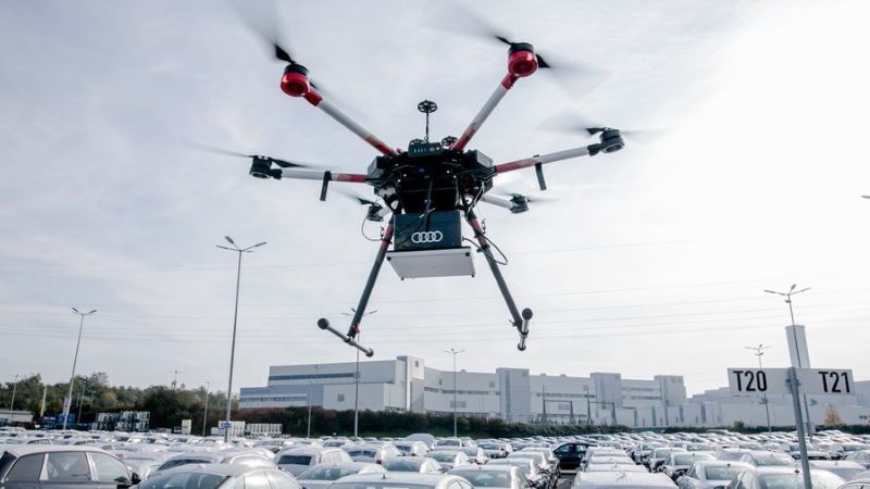 drone al lavoro negli impianti audi in germania