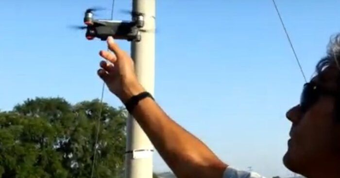 immagine di atterraggio drone mano