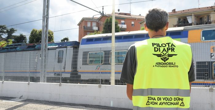 pilota di droni in operazioni critiche