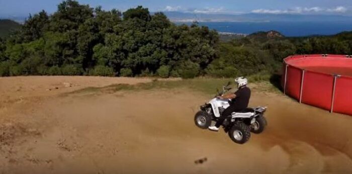 immagine di skydio insegue quad in sardegna
