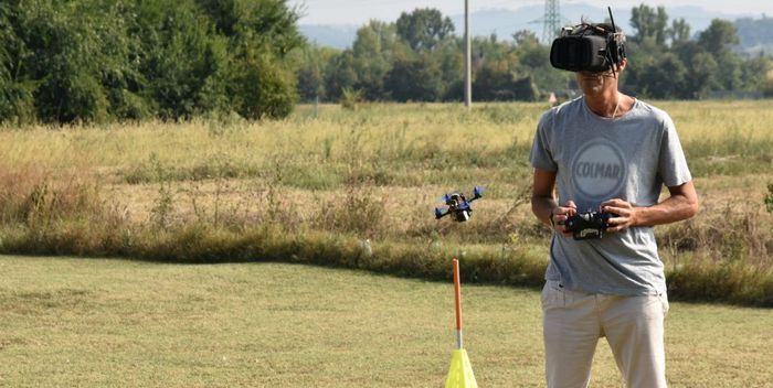 immagine di drone pilotato in fpv regolamento easa