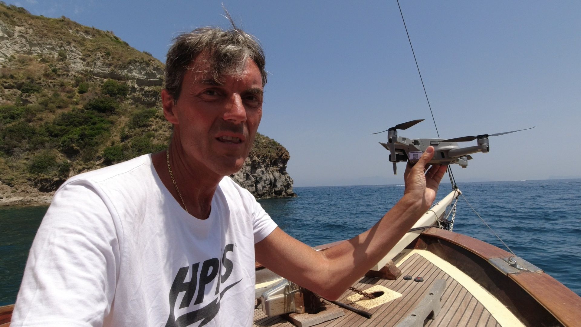 immagine di drone decollo barca