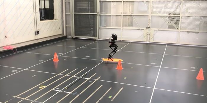 leonardo robot drone sullo skateboard