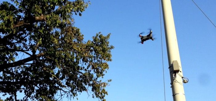 immagine di drone rotto ostacolo log