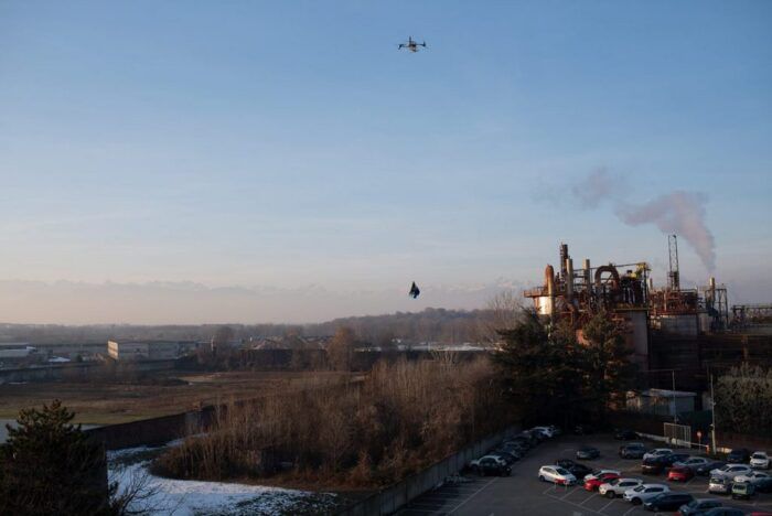 immagine di flyingbasket operazione con drone