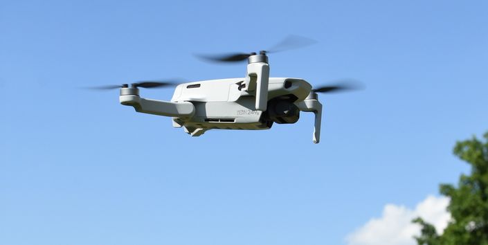 immagine di dji drone in volo