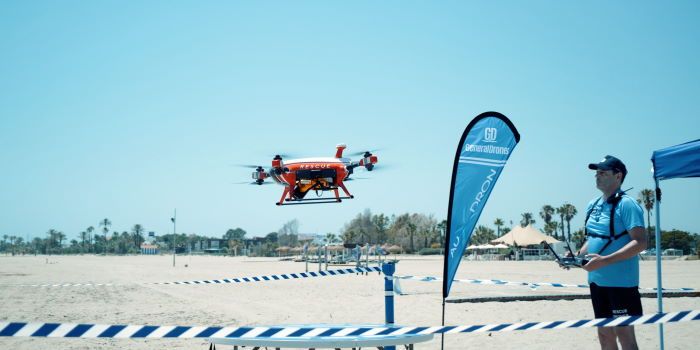 spagna drone bagnino salva vita ragazzo 14 anni