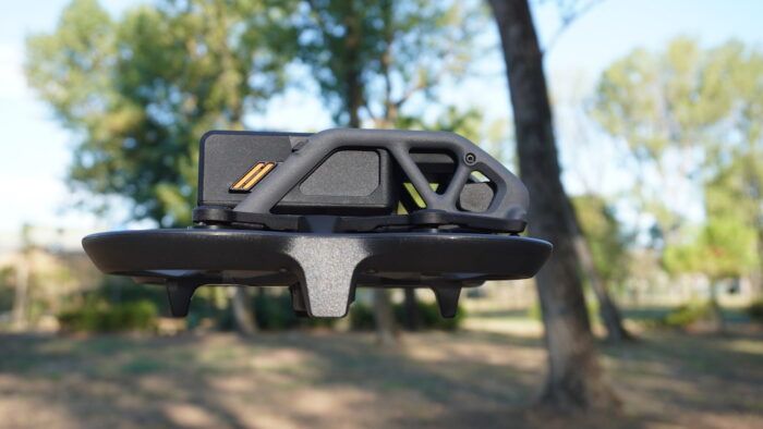immagine di drone dji avata in volo