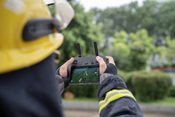 immagine di Firefighter using Mavic 3 Enterprise