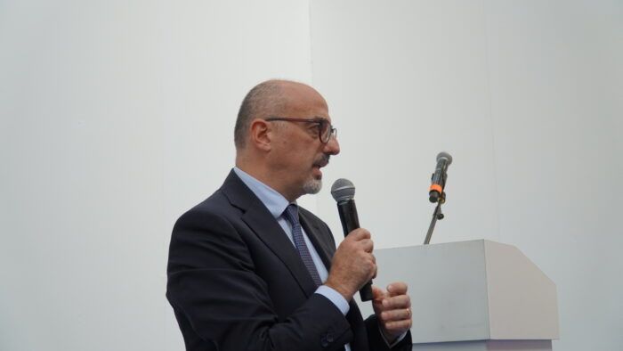 immagine di prof tassieli uniba DSC02219 w