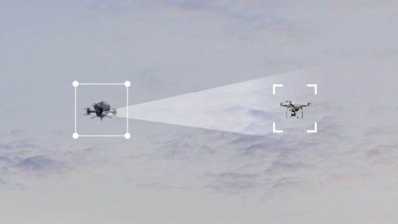 iron drone intercettore rete con paracadute