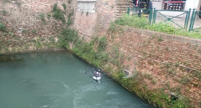 immagine di diserbo tratti mura treviso con drone