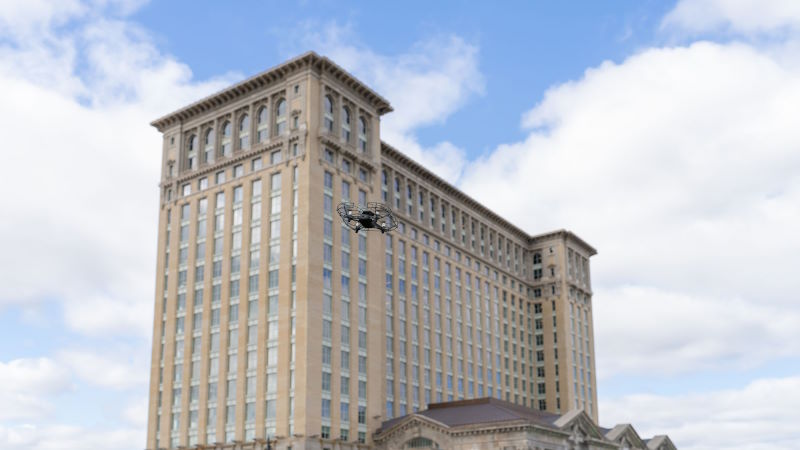 ford testa drone delivery nell'area della ex stazione di detroit