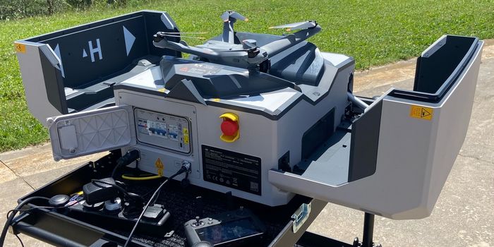 immagine di dji dock aperta w