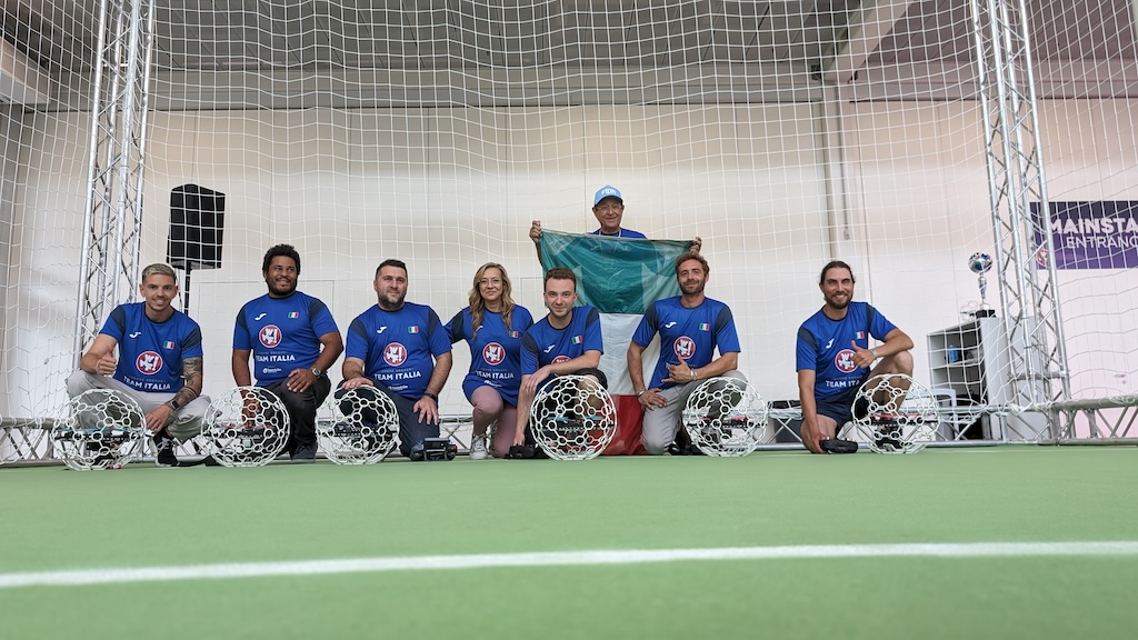 immagine di squadra italiana drone soccer