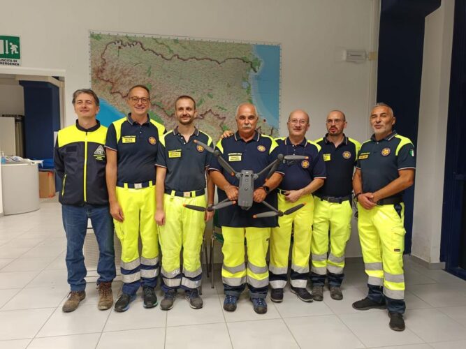 immagine di pilotii nucleo droni protezione civile calderara