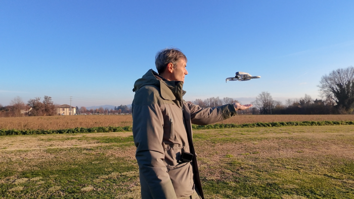 immagine di flip in atterraggio sulla mano w