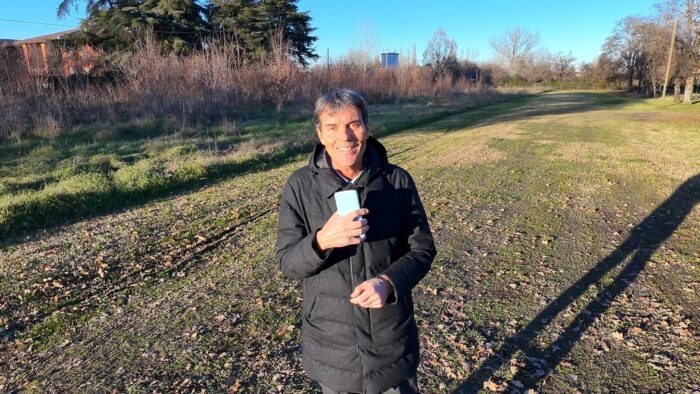 immagine di vlogger creator con dji flip w