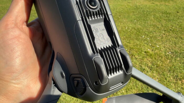 immagine di 83 decibel