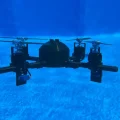 drone ibrido che vola e nuota sott'acqua università di aalborg