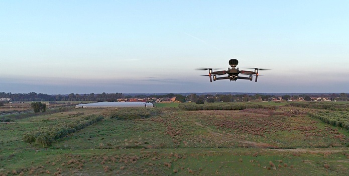 drone in volo
