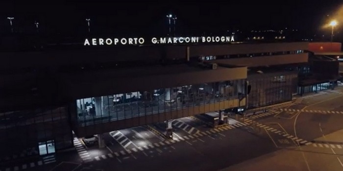 vista aerea da drone su aeroporto di Bologna