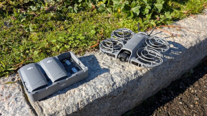dji neo 2- con hub di ricarica e 3 batterie