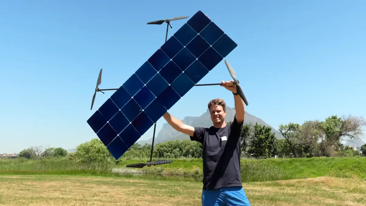 padre e figlio youtuber bell drone senza batteria vola ad energia solare