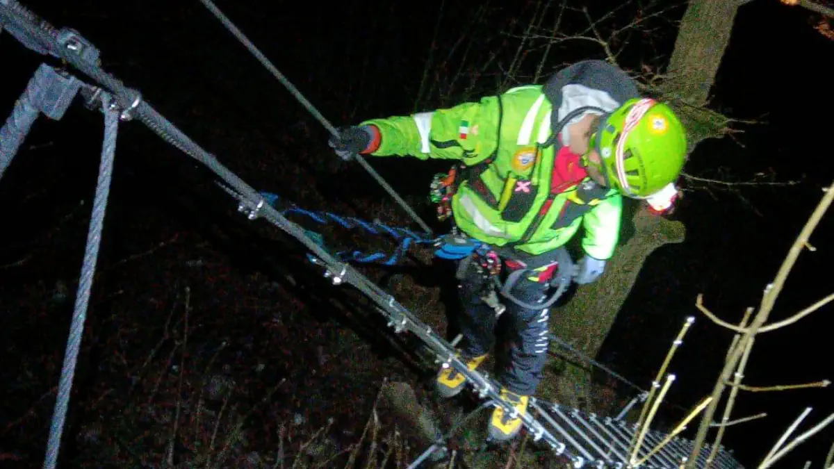droni salvano vita a escursionista bloccata di notte in ferrata