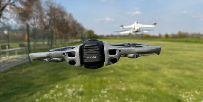 immagine di dji avata 360 in volo w
