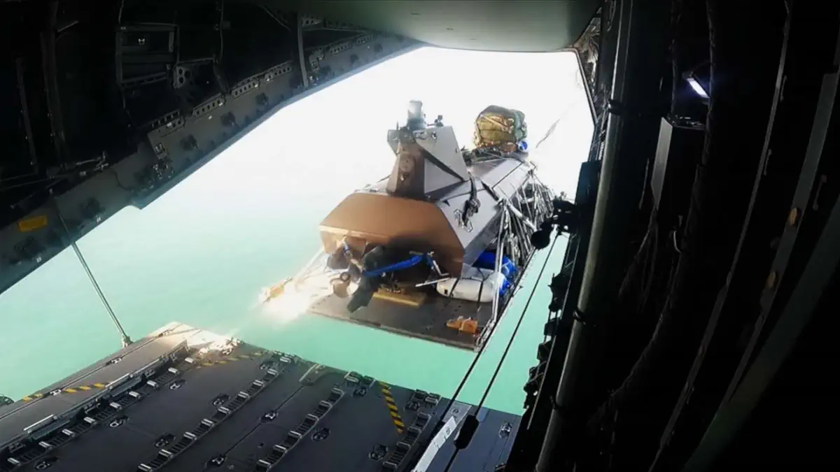 usv sganciato con paracadute da aereo royal navy